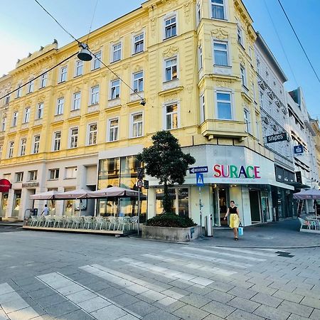 Апартаменти Salon Des Fleurs Linz-Landstrasse Екстер'єр фото