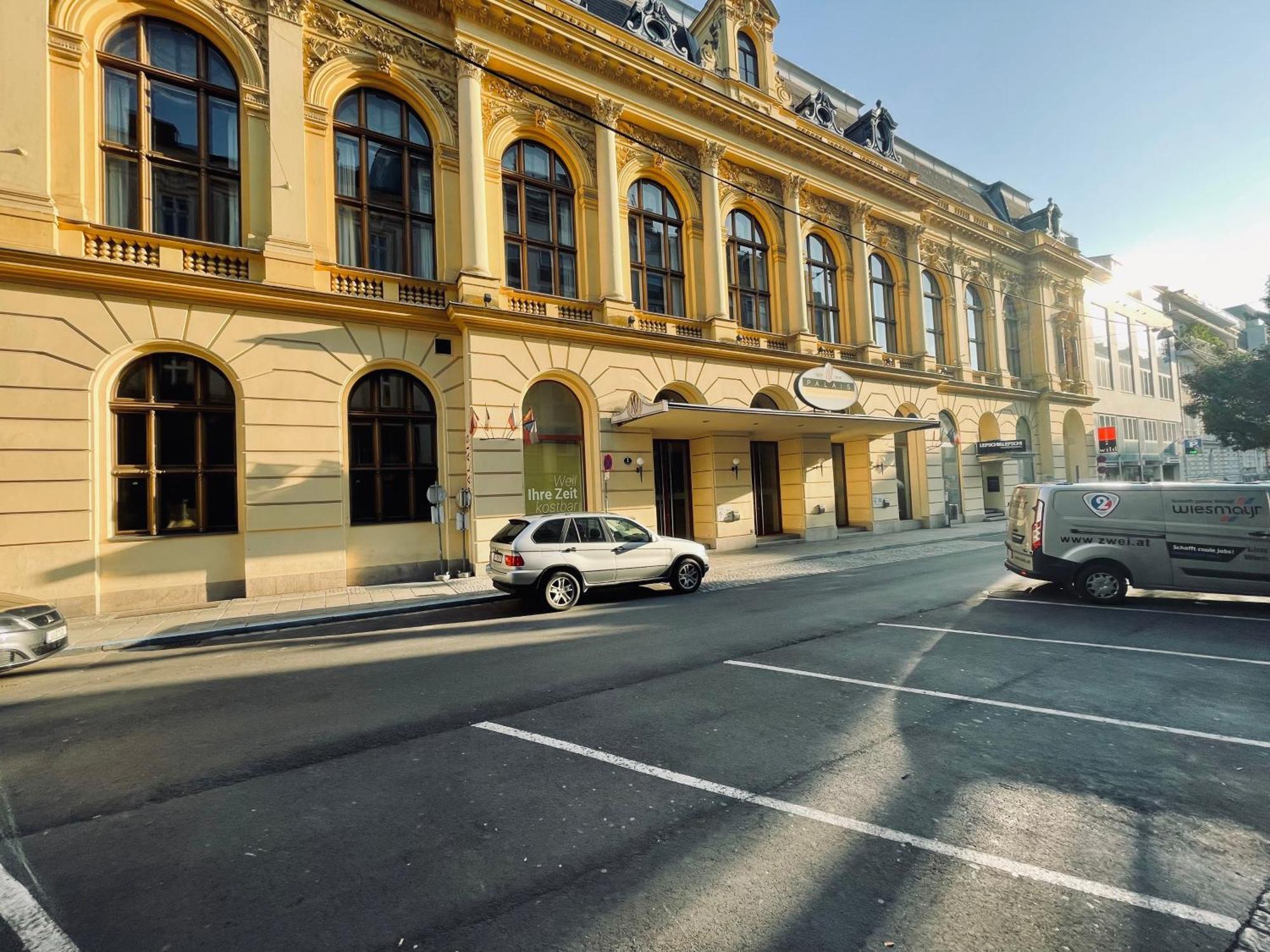 Апартаменти Salon Des Fleurs Linz-Landstrasse Екстер'єр фото